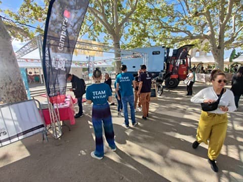 Équipe MyAtlas en extérieur — festival What A Trip